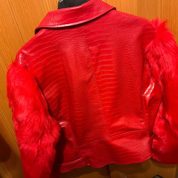 Red jacket with fur sleeves - Picture 3 of 3